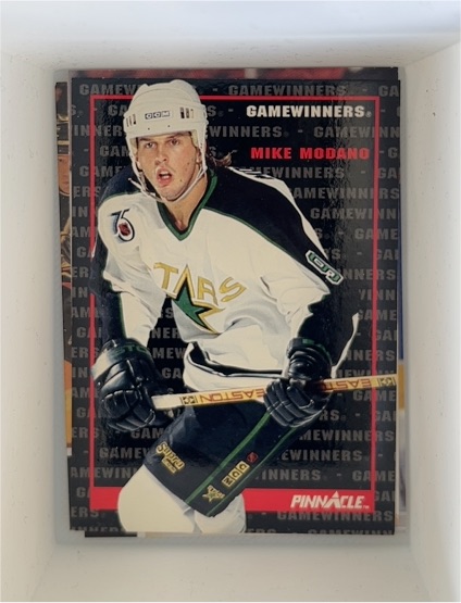 1992-93 Pinnacle #260 Mike Modano — front