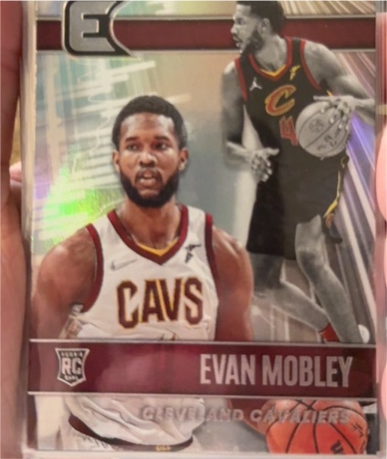 2021-22 Panini Chronicles Essentials #334 Evan Mobley — front