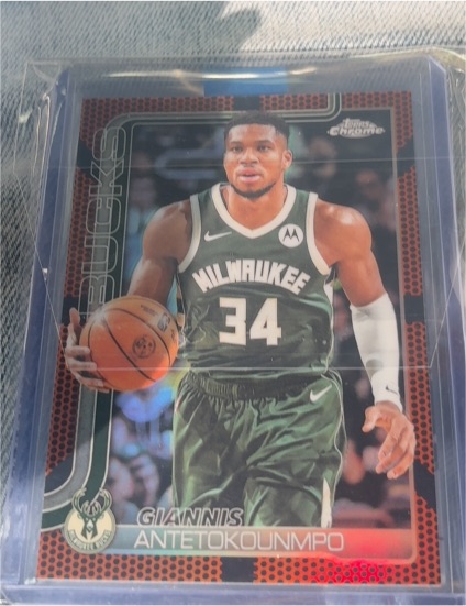 2025-26 Topps Chrome #137 Giannis Antetokounmpo — front