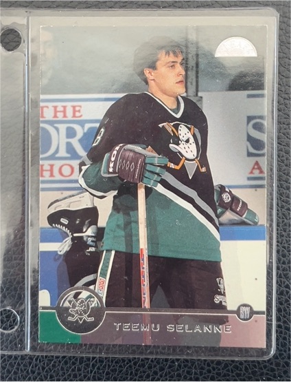 1996-97 Leaf #52 Teemu Selanne Anaheim Mighty Ducks — front