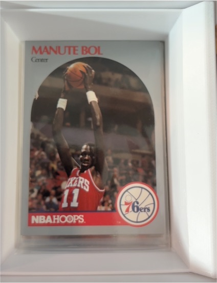 1990-91 NBA Hoops #424 Manute Bol — front