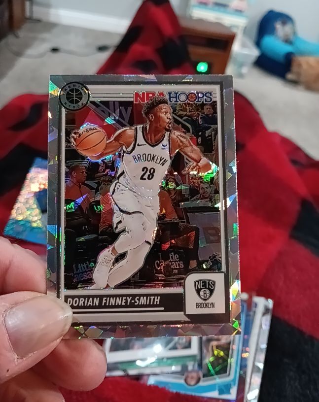 2023-24 Panini NBA Hoops Premium Stock #94 Dorian Finney-Smith — front