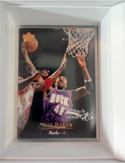 1995-96 Upper Deck #182 Vin Baker Milwaukee Bucks — front