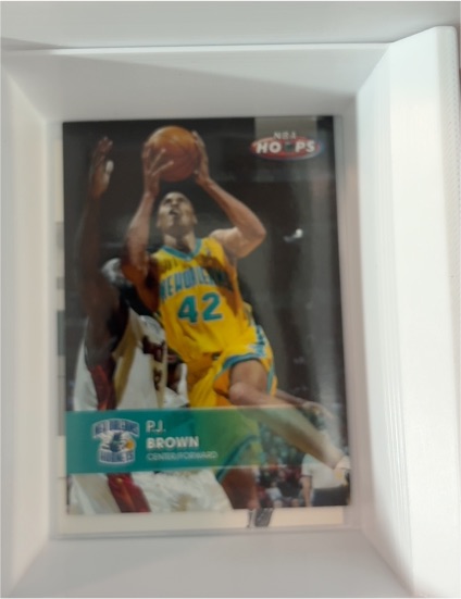 2004 NBA Hoops #42 P.J. Brown — front