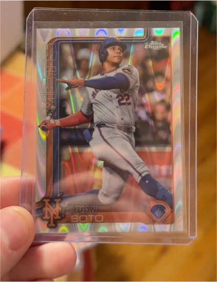 2025 Topps Chrome #200 Juan Soto — front