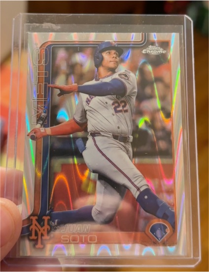 2025 Topps Chrome #200 Juan Soto — front