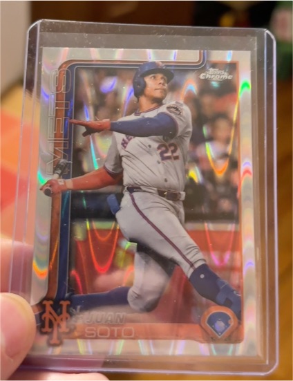2025 Topps Chrome #200 Juan Soto — front