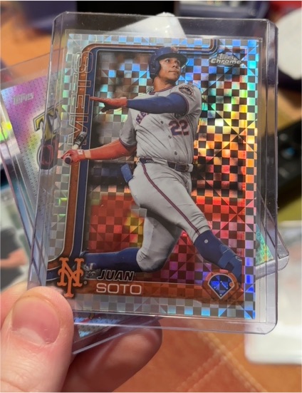 2025 Topps Chrome #200 Juan Soto — front
