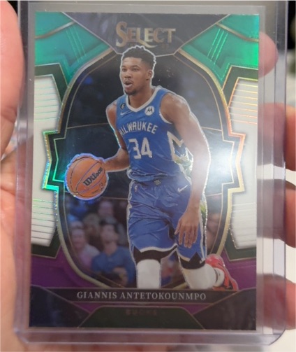 2022-23 Panini Select #61 Giannis Antetokounmpo — front
