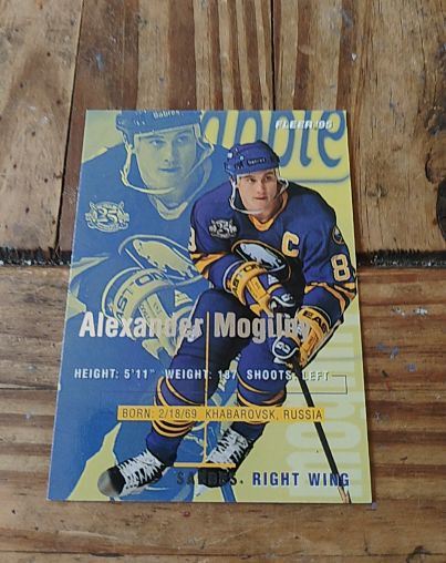 1994-95 Fleer #25 Alexander Mogilny — front