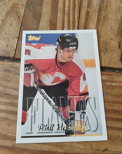 1995-96 Topps #166 Phil Housley — front