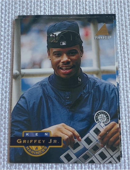 1994 Pinnacle #100 Ken Griffey Jr — front