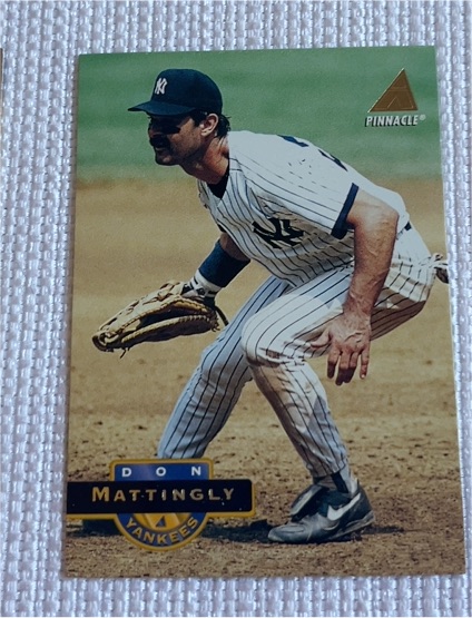 1994 Pinnacle #23 Don Mattingly — front