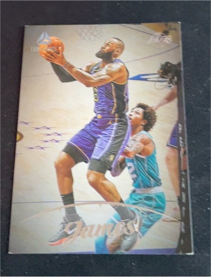 2022-23 Panini Chronicles Luminance #153 LeBron James — front