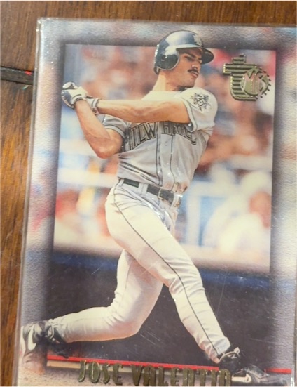 1995 Topps Embossed #7 Jose Valentin — front