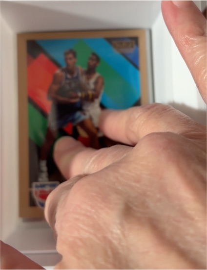 1993-94 Topps #198 Muggsy Bogues — front