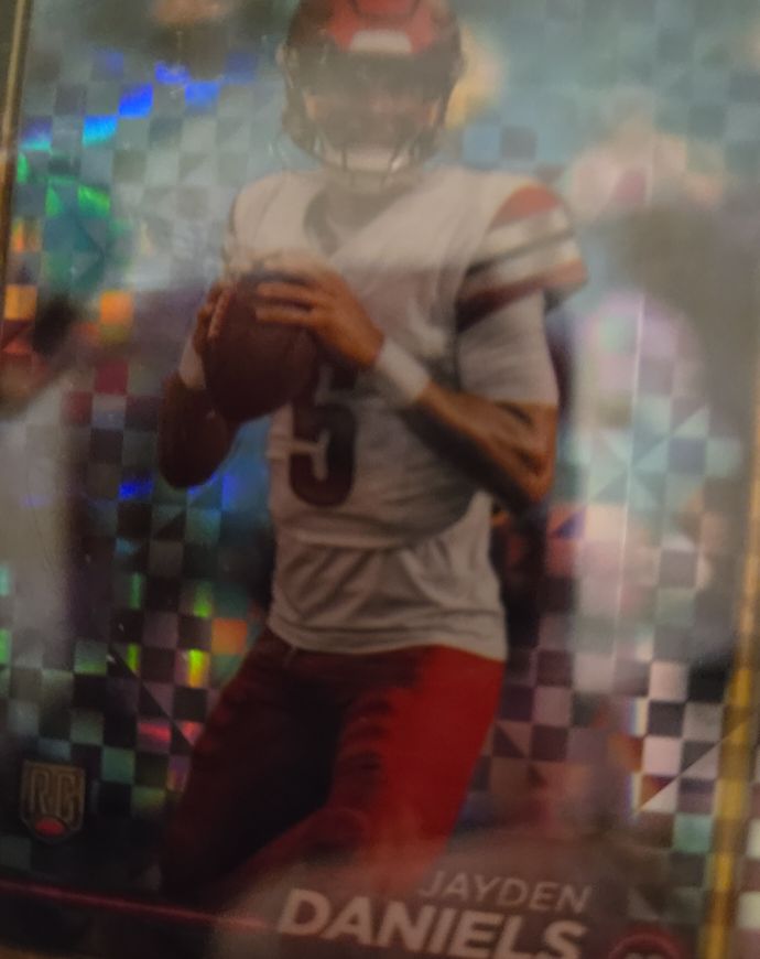 2024 Topps Chrome #201 Jayden Daniels Rookie Xfractor — front