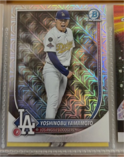 2025 Bowman Chrome #76 Yoshinobu Yamamoto Mojo Refractor Los Angeles Dodgers — front