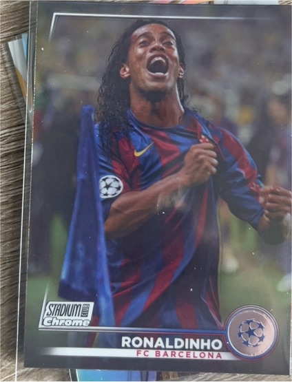 2022-23 Topps Stadium Club Chrome UEFA Club Competitions #10 Ronaldinho FC Barcelona — front