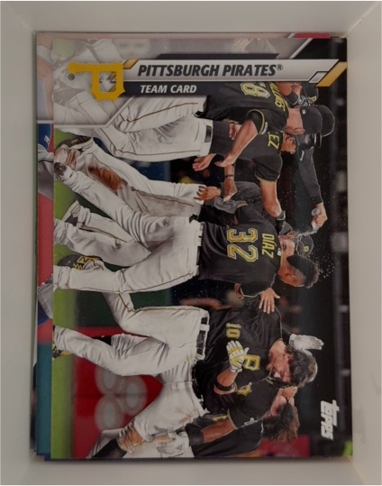 2017 Topps #472 Pittsburgh Pirates Team Card — front