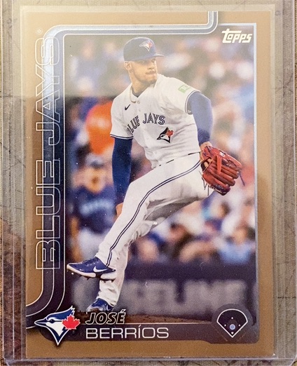 2025 Topps #33 José Berríos — front