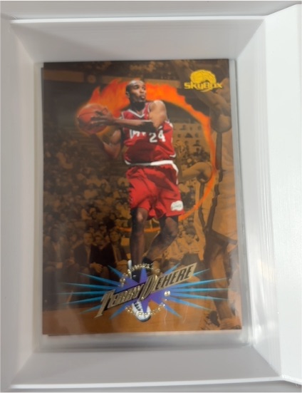 1995-96 SkyBox Premium #177 Terry Dehere — front