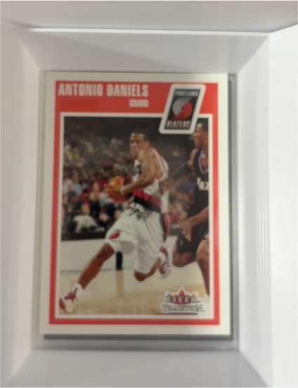 2007-08 Fleer #46 Antonio Daniels — front