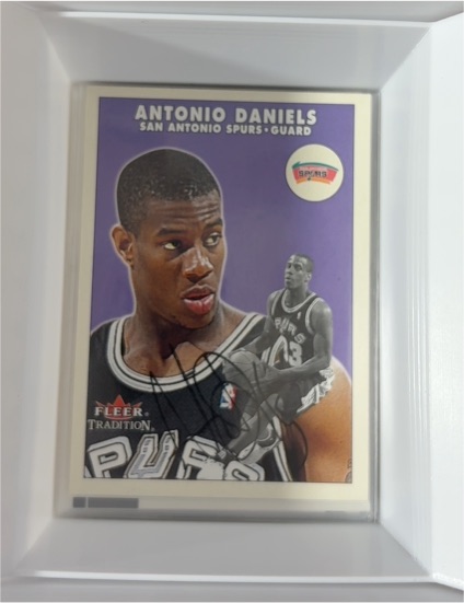 2000 Fleer Tradition #36 Antonio Daniels — front