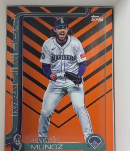 2025 Topps Update #US12 Andrés Muñoz Holiday — front