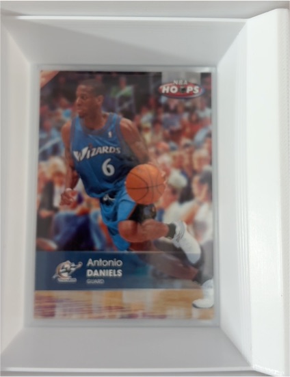2005-06 NBA Hoops #141 Antonio Daniels — front