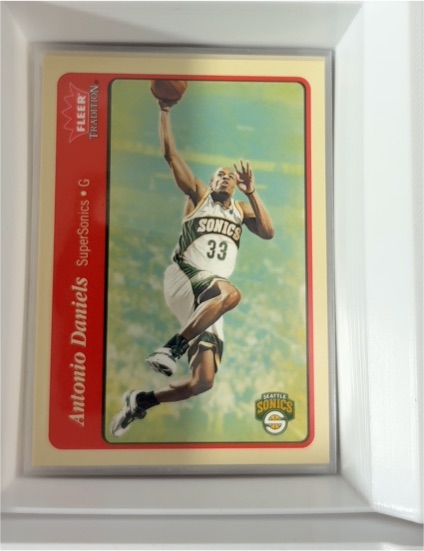 2004-05 Fleer Tradition #48 Antonio Daniels — front