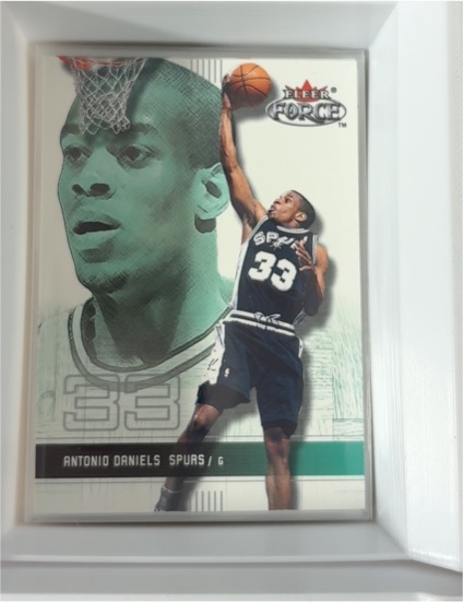 2001-02 Fleer Force #155 Antonio Daniels — front