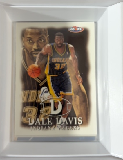 1998 NBA Hoops #16 Dale Davis — front