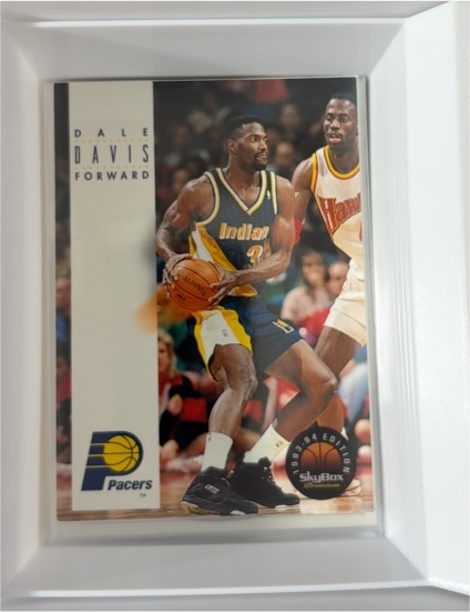 1993-94 SkyBox Premium #84 Dale Davis — front