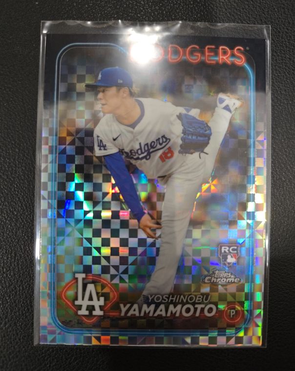 2024 Topps Chrome #18 Yoshinobu Yamamoto — front