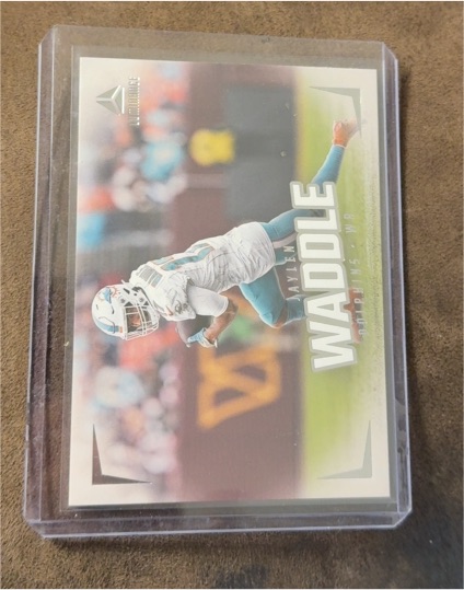2024 Panini Luminance #84 Jaylen Waddle — front