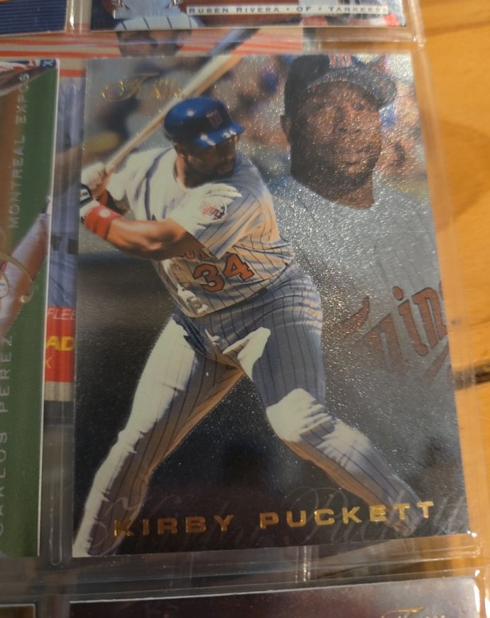 1993 Fleer Flair #242 Kirby Puckett — front