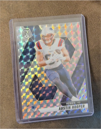 2025 Panini Mosaic #204 Austin Hooper — front