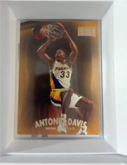 1997-98 SkyBox Premium #11 Antonio Davis — front