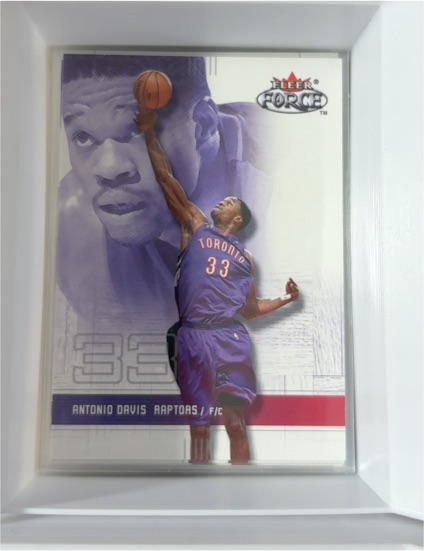 2001-02 Fleer Force #30 Antonio Davis — front