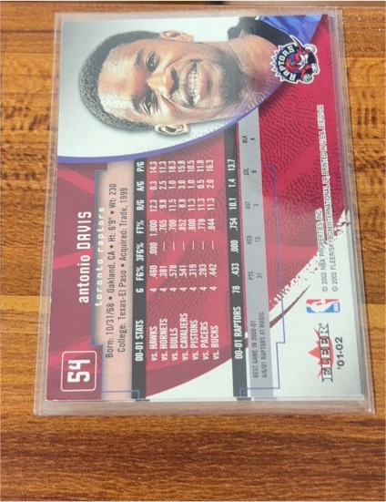 2001-02 Fleer #54 Antonio Davis — front