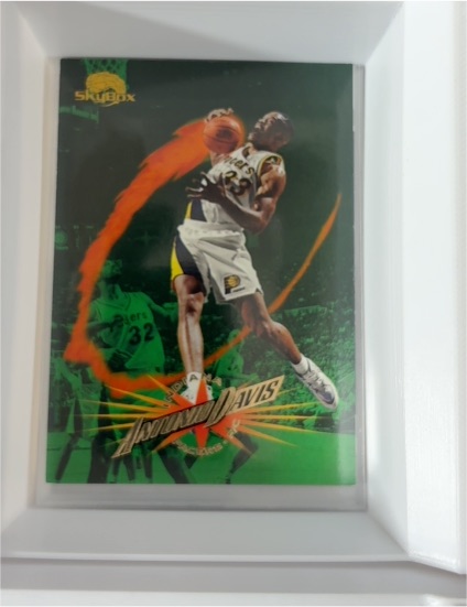 1995-96 SkyBox Premium #175 Antonio Davis — front