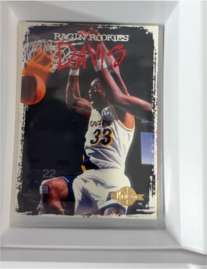 1994-95 SkyBox Premium #RR11 Antonio Davis — front