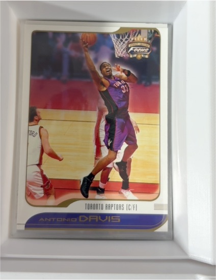 2001-02 Fleer Focus #26 Antonio Davis — front