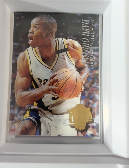 1994-95 Fleer Ultra #72 Antonio Davis — front
