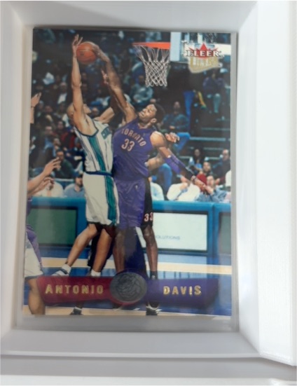2001-02 Fleer Ultra #137 Antonio Davis — front