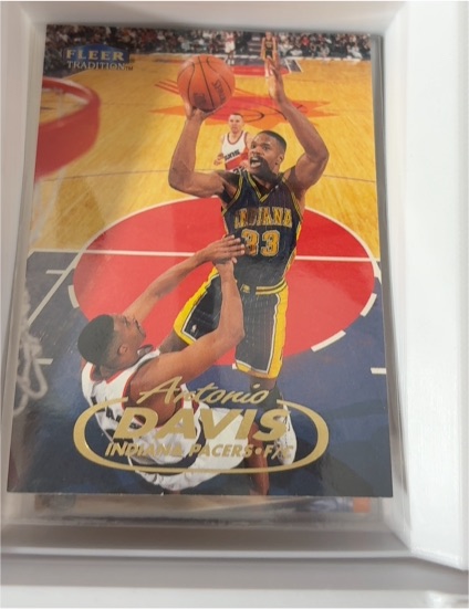 1998 Fleer Tradition #131 Antonio Davis — front
