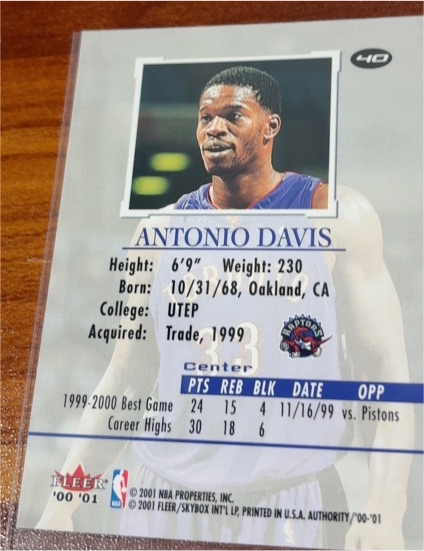 2000 Fleer/SkyBox #176 Antonio Davis — front