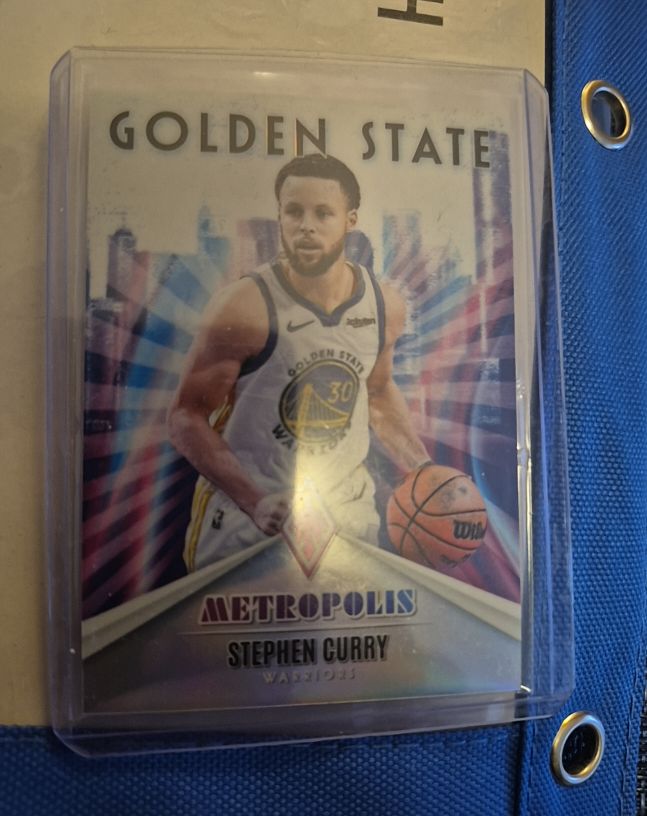 2023-24 Panini Phoenix Metropolis #10 Stephen Curry — front
