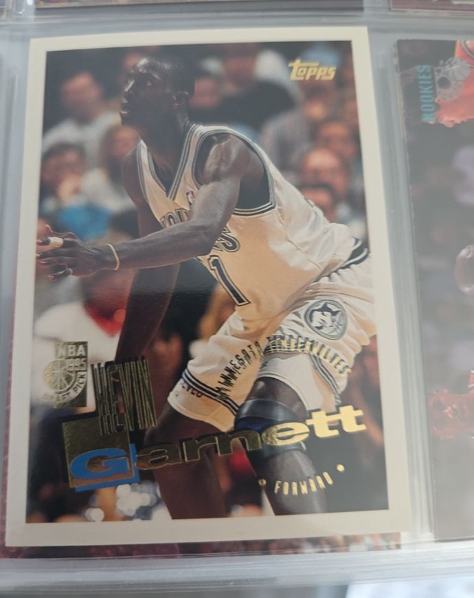 1995-96 Topps #237 Kevin Garnett — front